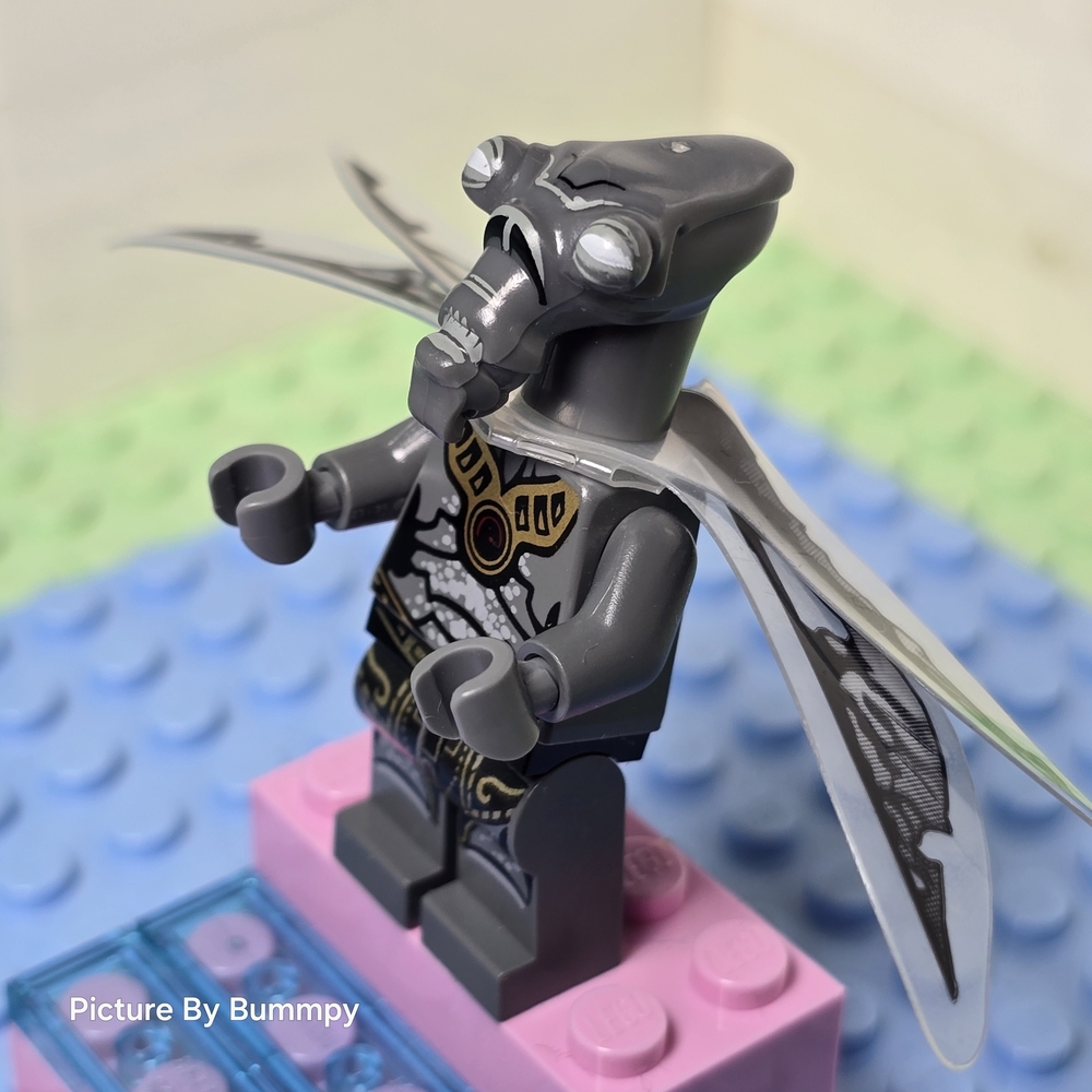 LEGO Star Wars Geonosian minifigure with wings. (Stay Tuned a Lot LEGOs To Come) - Picture 4 of 6